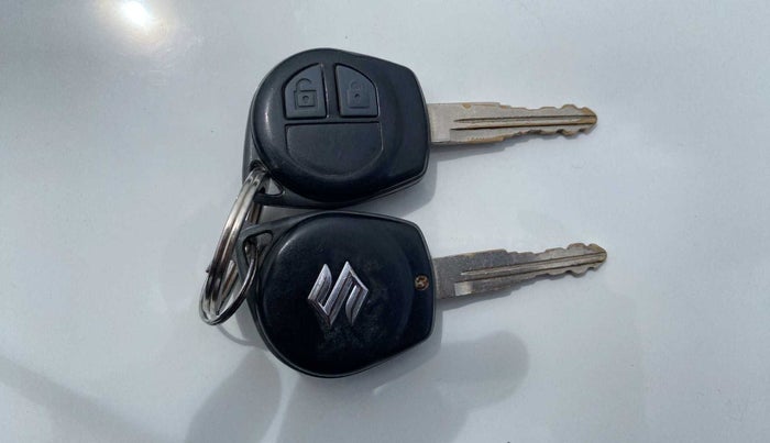 2013 Maruti Wagon R 1.0 VXI, Petrol, Manual, 60,872 km, Key Close Up