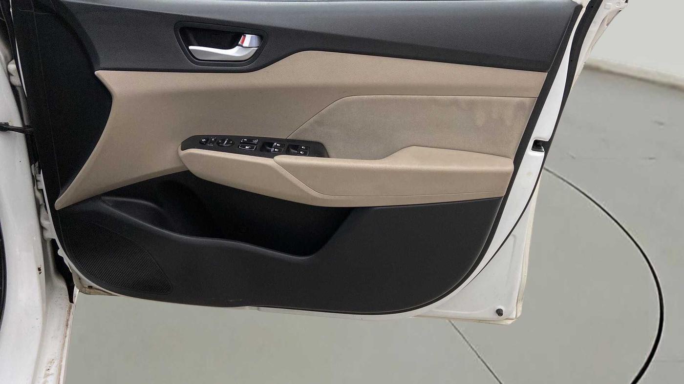 2019 Hyundai Verna 1.6 VTVT SX, Petrol, Manual, 56,087 km, Driver Side Door Panels Control