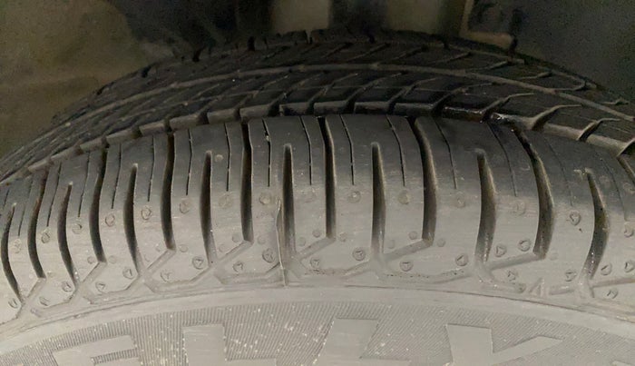 2017 Renault Kwid RXT 1.0 AMT (O), Petrol, Automatic, 95,950 km, Right Rear Tyre Tread