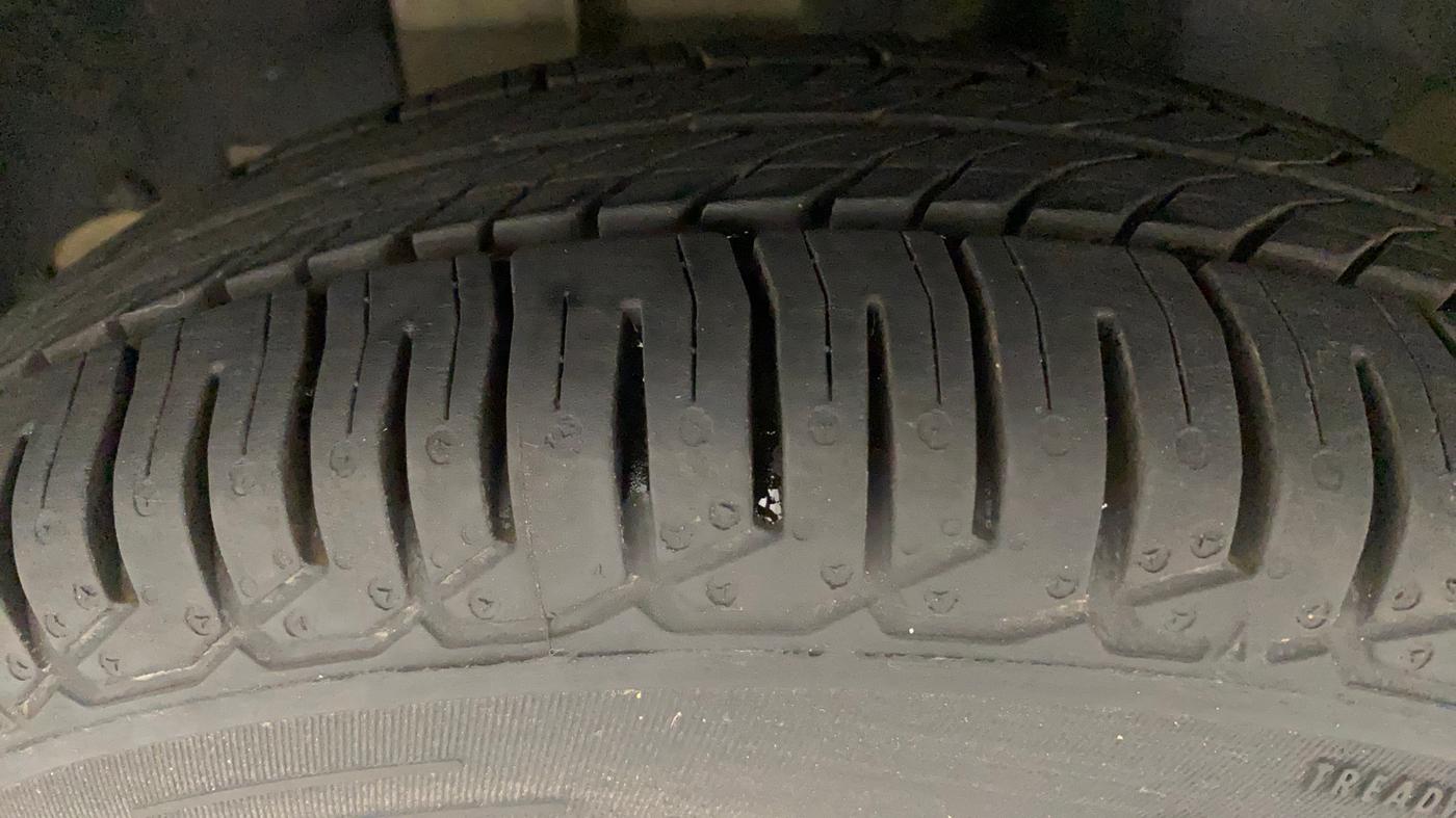 2017 Renault Kwid RXT 1.0 AMT (O), Petrol, Automatic, 95,950 km, Left Front Tyre Tread