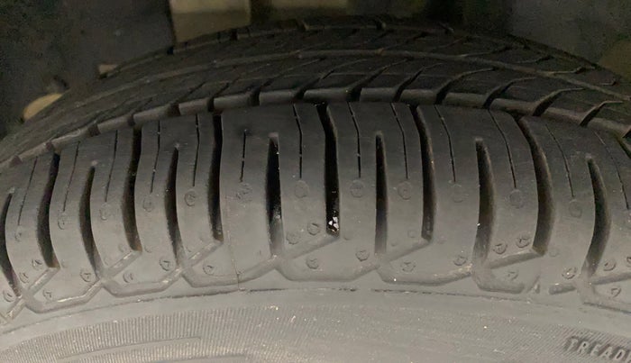 2017 Renault Kwid RXT 1.0 AMT (O), Petrol, Automatic, 95,950 km, Left Front Tyre Tread