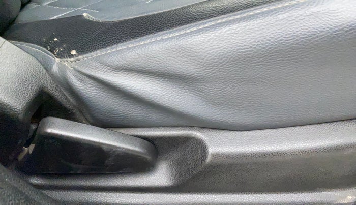 2017 Renault Kwid RXT 1.0 AMT (O), Petrol, Automatic, 95,950 km, Driver Side Adjustment Panel