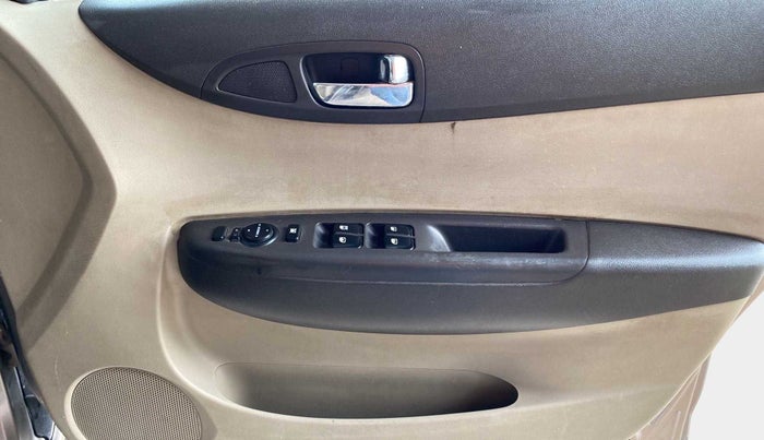 2013 Hyundai i20 MAGNA (O) 1.2, Petrol, Manual, 96,228 km, Driver Side Door Panels Control