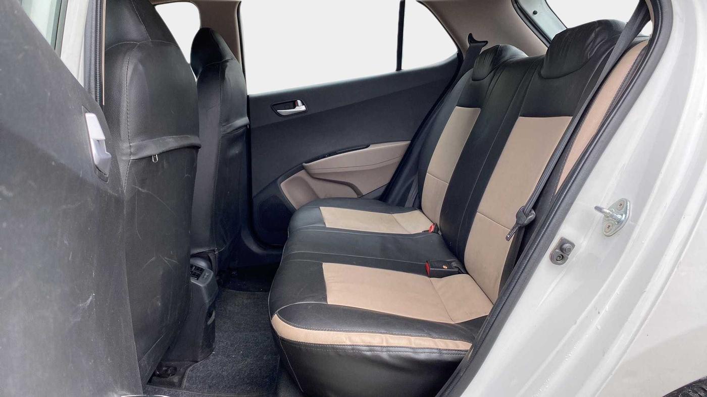 2017 Hyundai Grand i10 SPORTZ (O) AT 1.2 KAPPA VTVT, Petrol, Automatic, 72,658 km, Right Side Rear Door Cabin