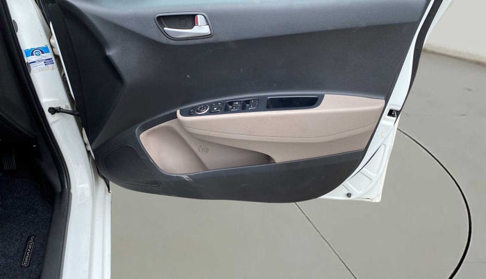 2017 Hyundai Grand i10 SPORTZ (O) AT 1.2 KAPPA VTVT, Petrol, Automatic, 72,658 km, Driver Side Door Panels Control