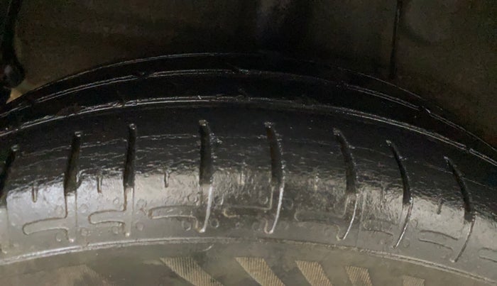 2021 Hyundai AURA S 1.2, Petrol, Manual, 30,843 km, Right Rear Tyre Tread