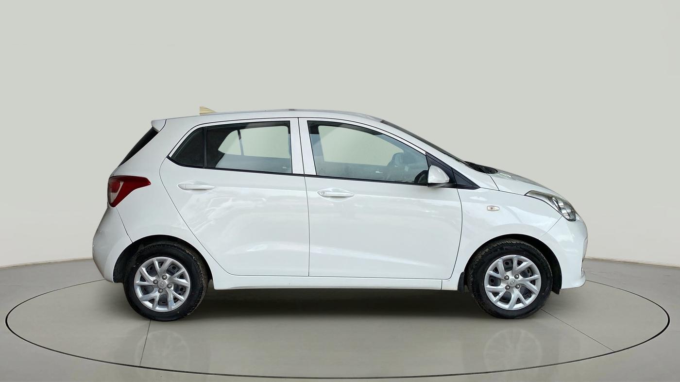 2017 Hyundai Grand i10 SPORTZ 1.2 KAPPA VTVT, Petrol, Manual, 24,632 km, Right Side View