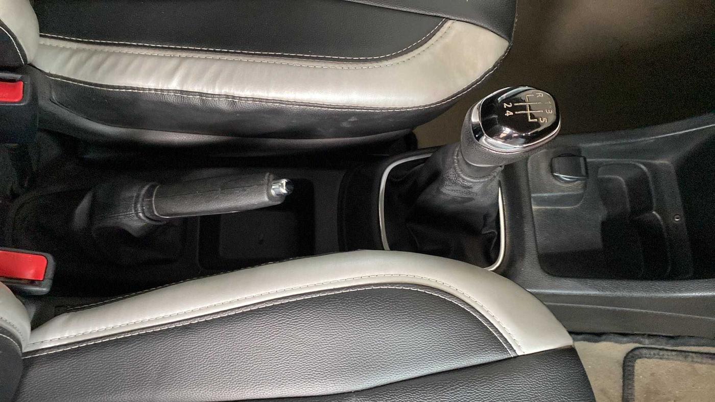 2019 Renault Kwid RXT 1.0 (O), Petrol, Manual, 34,833 km, Gear Lever