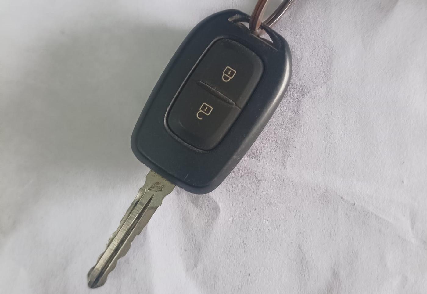 2022 Renault TRIBER RXL MT, Petrol, Manual, 23,187 km, Key Close Up