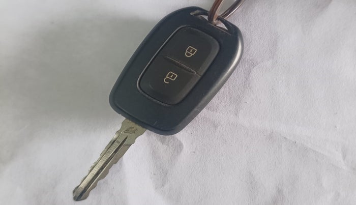 2022 Renault TRIBER RXL MT, Petrol, Manual, 23,187 km, Key Close Up
