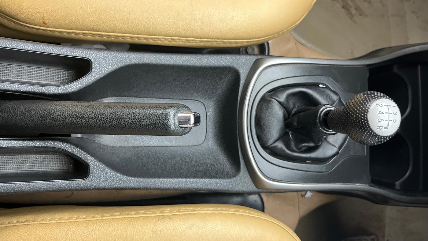 2014 Honda City 1.5L I-DTEC SV, Diesel, Manual, 1,15,468 km, Gear Lever