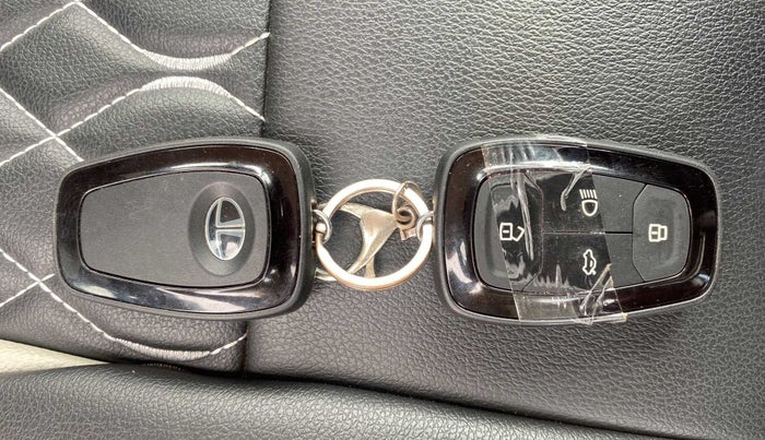 2023 Tata PUNCH CREATIVE IRA AMT 1.2 RTN DUAL TONE, Petrol, Automatic, 1,848 km, Key Close Up