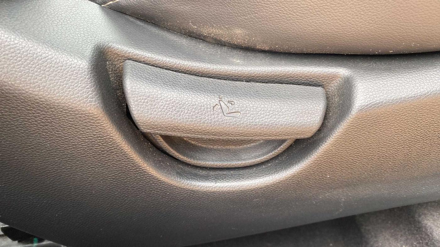 2018 Hyundai Grand i10 MAGNA 1.2 KAPPA VTVT, Petrol, Manual, 16,696 km, Driver Side Adjustment Panel