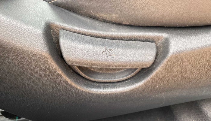 2018 Hyundai Grand i10 MAGNA 1.2 KAPPA VTVT, Petrol, Manual, 16,696 km, Driver Side Adjustment Panel