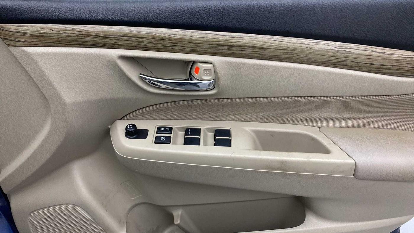 2019 Maruti Ciaz DELTA AT 1.5 SHVS PETROL, Petrol, Automatic, 55,281 km, Driver Side Door Panels Control