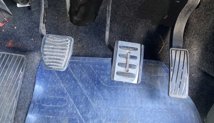 2016 Mahindra Kuv100 K4 6 STR, Petrol, Manual, 45,766 km, Pedals