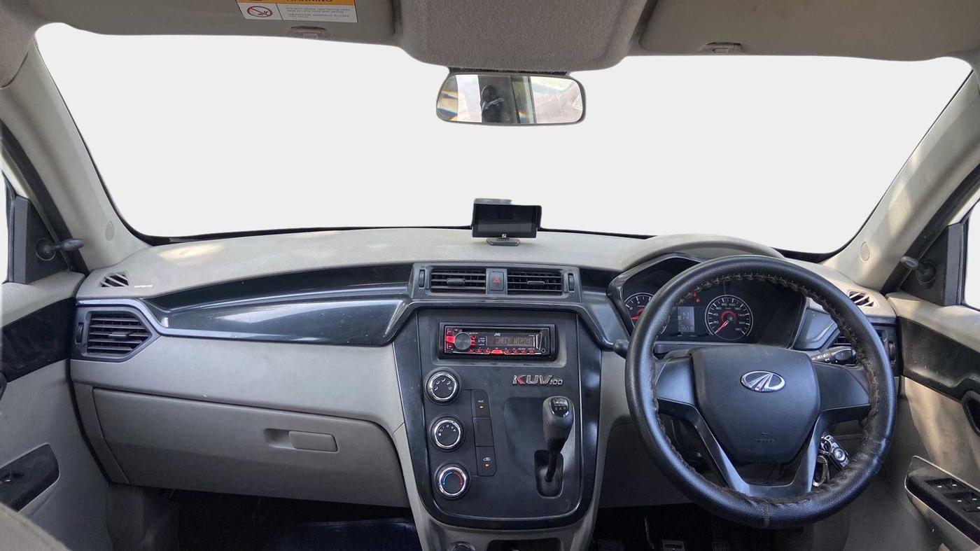 2016 Mahindra Kuv100 K4 6 STR, Petrol, Manual, 45,766 km, Dashboard