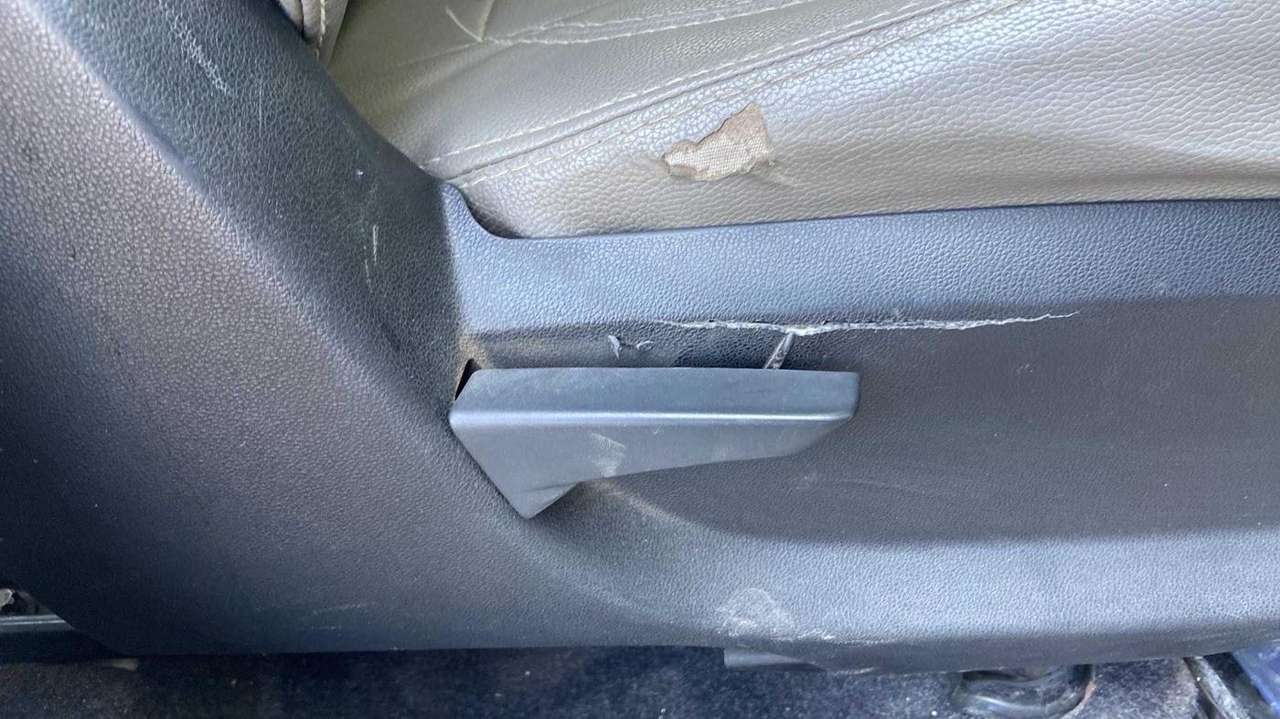2016 Mahindra Kuv100 K4 6 STR, Petrol, Manual, 45,766 km, Driver Side Adjustment Panel