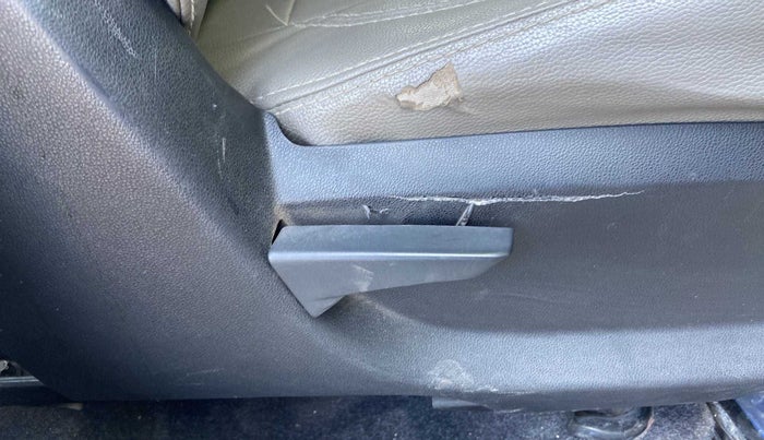 2016 Mahindra Kuv100 K4 6 STR, Petrol, Manual, 45,766 km, Driver Side Adjustment Panel