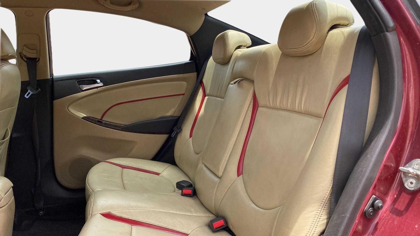 2013 Hyundai Verna FLUIDIC 1.6 CRDI SX, Diesel, Manual, 1,18,783 km, Right Side Rear Door Cabin