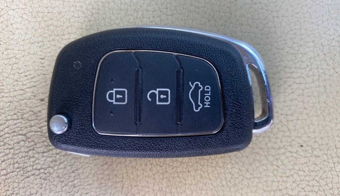 2013 Hyundai Verna FLUIDIC 1.6 CRDI SX, Diesel, Manual, 1,18,783 km, Key Close Up