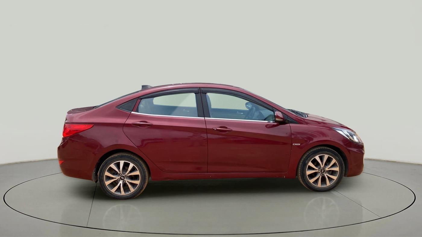 2013 Hyundai Verna FLUIDIC 1.6 CRDI SX, Diesel, Manual, 1,18,783 km, Right Side View