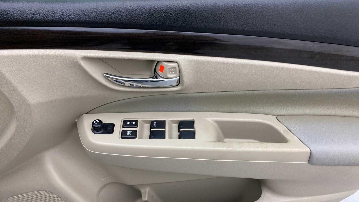 2018 Maruti Ciaz ZETA 1.4  AT PETROL, Petrol, Automatic, 88,433 km, Driver Side Door Panels Control