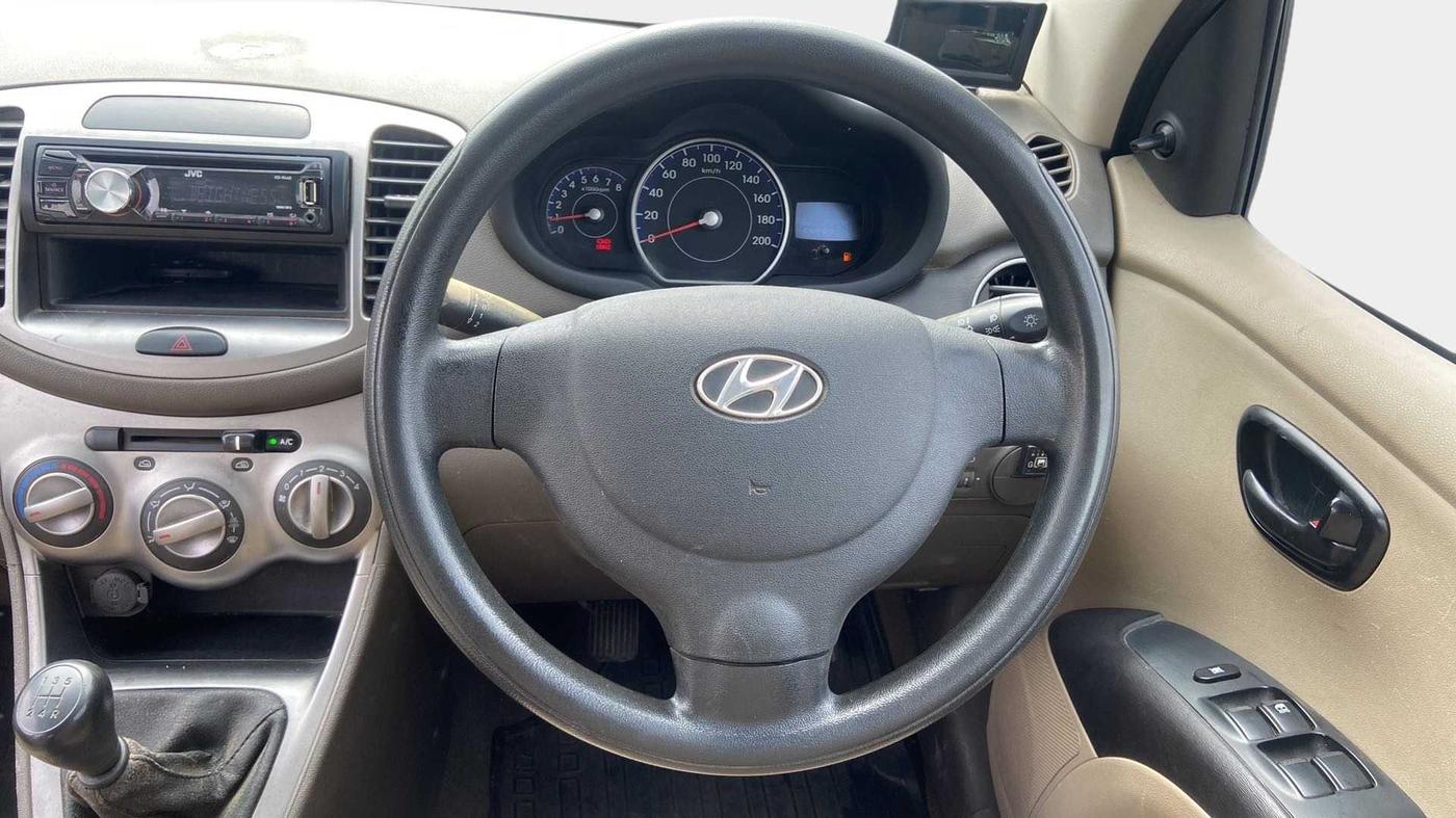 2014 Hyundai i10 MAGNA 1.1, CNG, Manual, 55,170 km, Steering Wheel Close Up