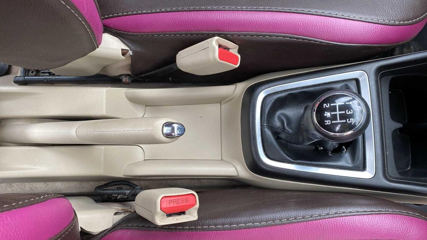 2017 Maruti Dzire VXI, Petrol, Manual, 42,160 km, Gear Lever