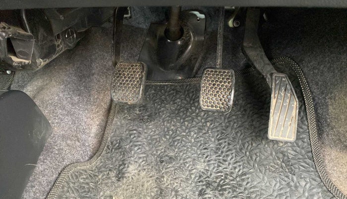 2017 Maruti Alto 800 LXI, Petrol, Manual, 23,599 km, Pedals