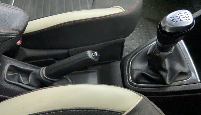 2017 Renault Captur RXT DIESEL MT, Diesel, Manual, 47,239 km, Gear Lever