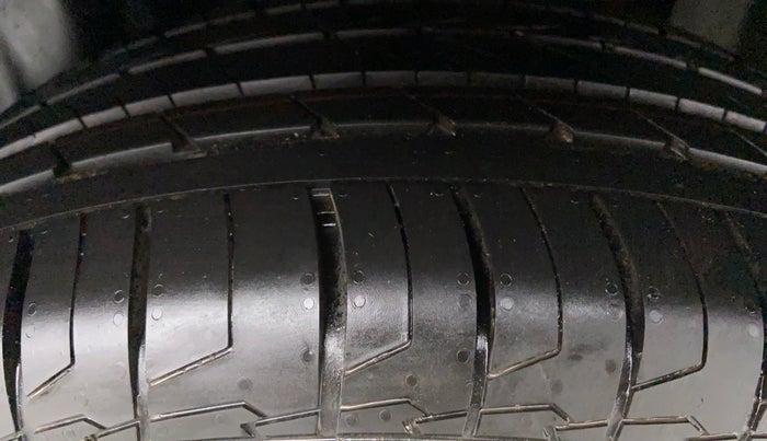 2017 Renault Captur RXT DIESEL MT, Diesel, Manual, 47,239 km, Left Rear Tyre Tread