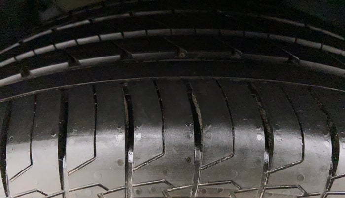 2017 Renault Captur RXT DIESEL MT, Diesel, Manual, 47,239 km, Left Front Tyre Tread