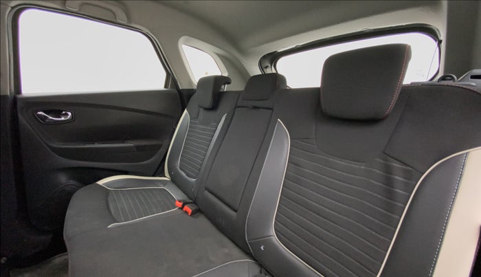 2017 Renault Captur RXT DIESEL MT, Diesel, Manual, 47,239 km, Right Side Rear Door Cabin