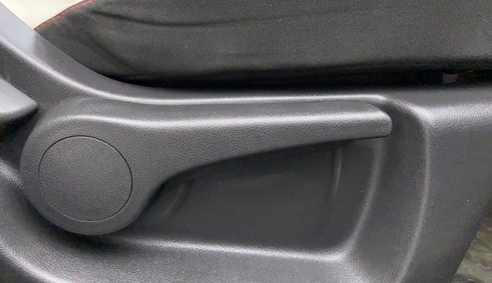 2017 Renault Captur RXT DIESEL MT, Diesel, Manual, 47,239 km, Driver Side Adjustment Panel