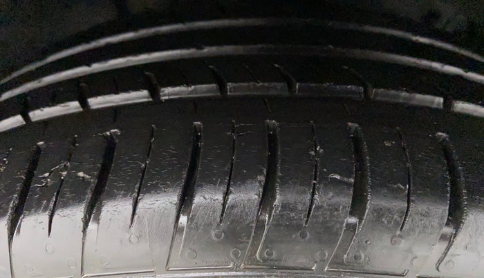 2017 Renault Captur RXT DIESEL MT, Diesel, Manual, 47,239 km, Right Front Tyre Tread