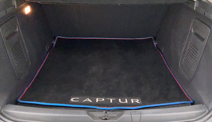 2017 Renault Captur RXT DIESEL MT, Diesel, Manual, 47,239 km, Boot Inside