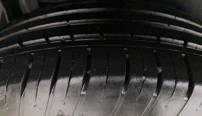 2017 Renault Captur RXT DIESEL MT, Diesel, Manual, 47,239 km, Right Rear Tyre Tread