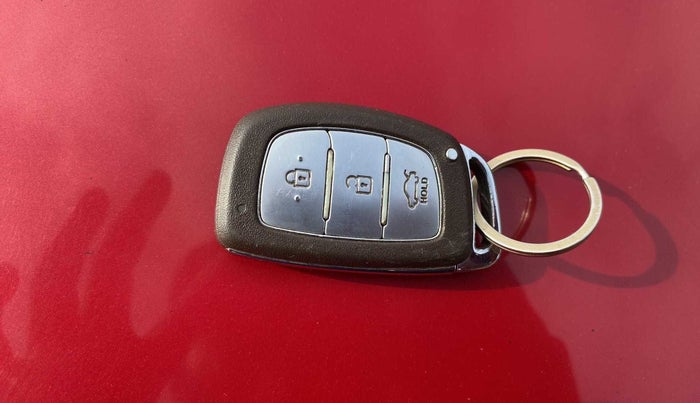 2015 Hyundai Verna FLUIDIC 4S 1.6 VTVT S(O), Petrol, Manual, 87,524 km, Key Close Up