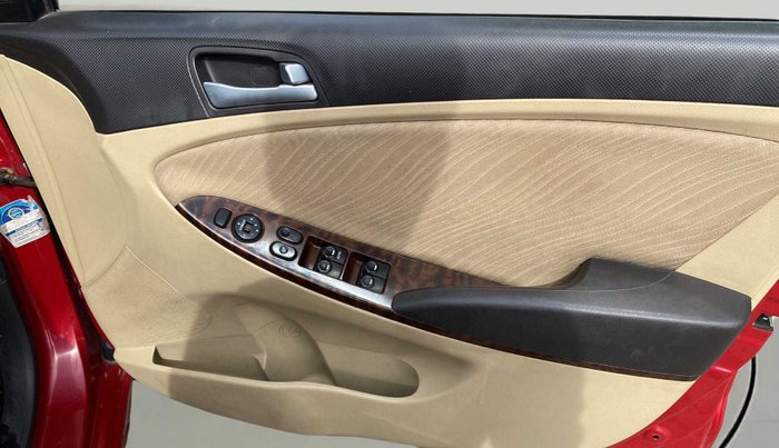 2015 Hyundai Verna FLUIDIC 4S 1.6 VTVT S(O), Petrol, Manual, 87,524 km, Driver Side Door Panels Control