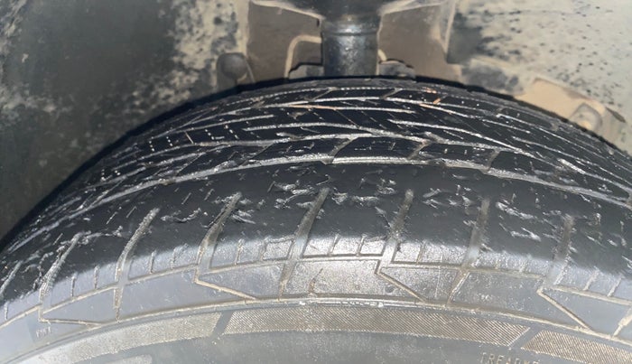 2016 Renault Duster 110 PS RXZ 4X2 AMT DIESEL, Diesel, Automatic, 1,14,773 km, Right Front Tyre Tread