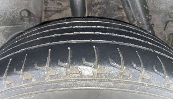 2016 Renault Duster 110 PS RXZ 4X2 AMT DIESEL, Diesel, Automatic, 1,14,773 km, Right Rear Tyre Tread