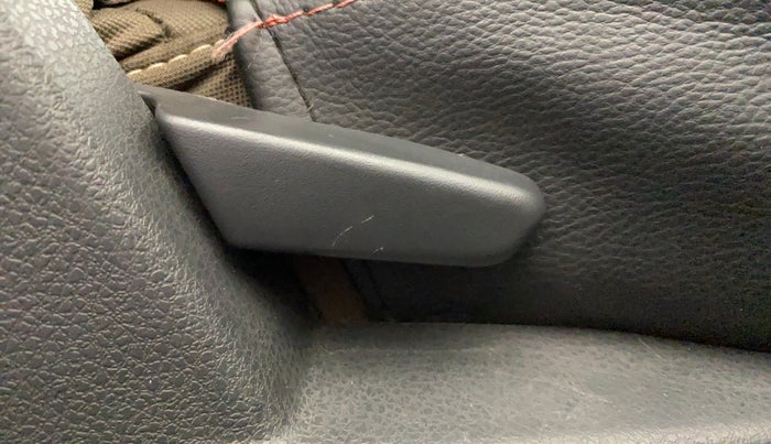 2016 Renault Duster 110 PS RXZ 4X2 AMT DIESEL, Diesel, Automatic, 1,14,773 km, Driver Side Adjustment Panel