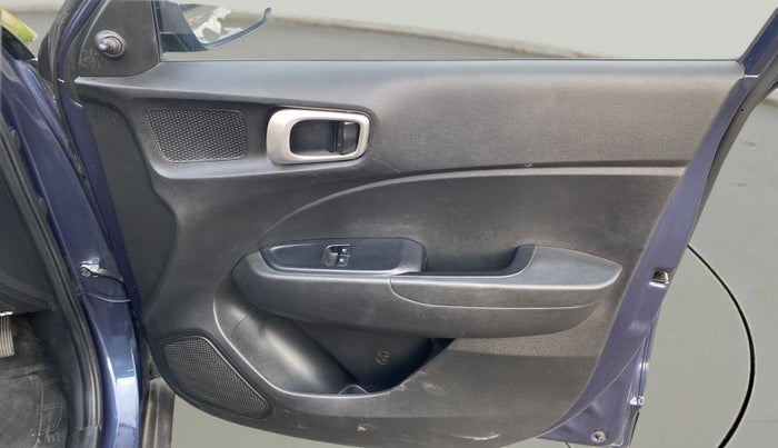 2020 Hyundai VENUE E 1.2, Petrol, Manual, 40,744 km, Driver Side Door Panels Control