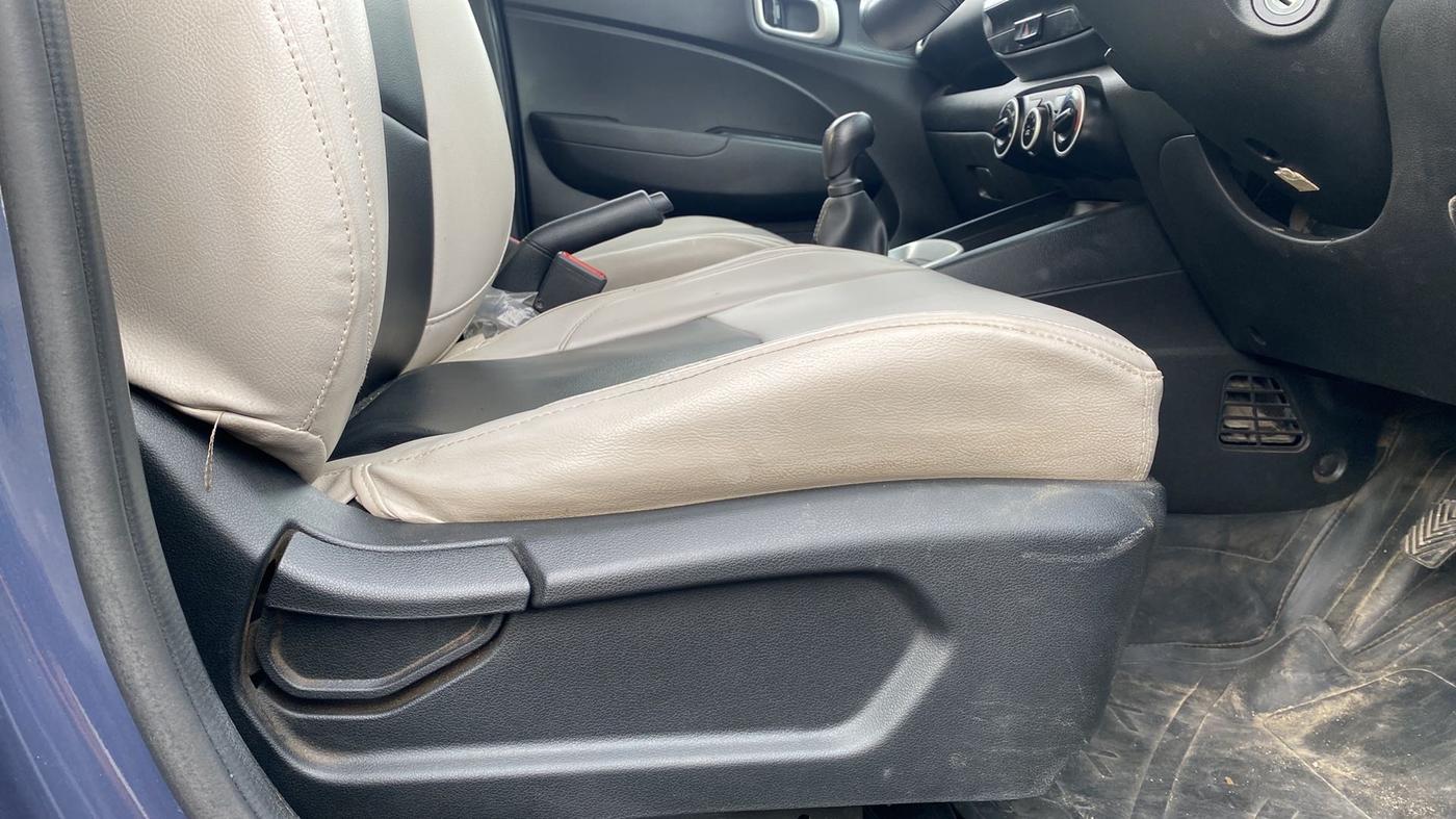 2020 Hyundai VENUE E 1.2, Petrol, Manual, 40,744 km, Driver Side Adjustment Panel