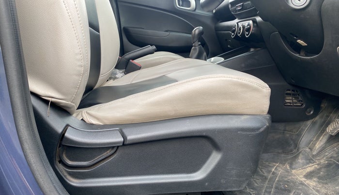 2020 Hyundai VENUE E 1.2, Petrol, Manual, 40,744 km, Driver Side Adjustment Panel