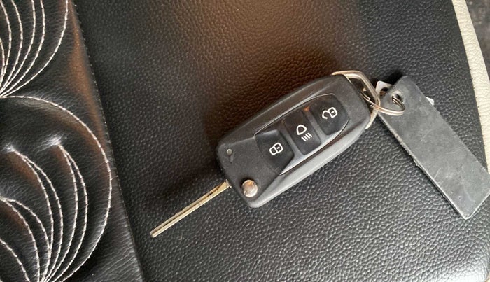 2022 Tata ALTROZ XM PLUS PETROL, Petrol, Manual, 23,443 km, Key Close Up