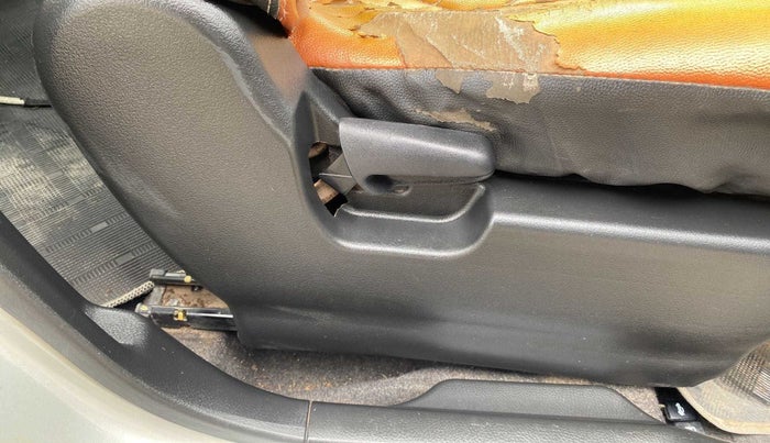 2013 Maruti Wagon R 1.0 LXI CNG, CNG, Manual, 97,157 km, Driver Side Adjustment Panel