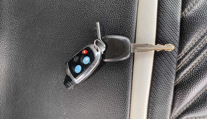 2020 Maruti Swift LXI, Petrol, Manual, 32,982 km, Key Close Up