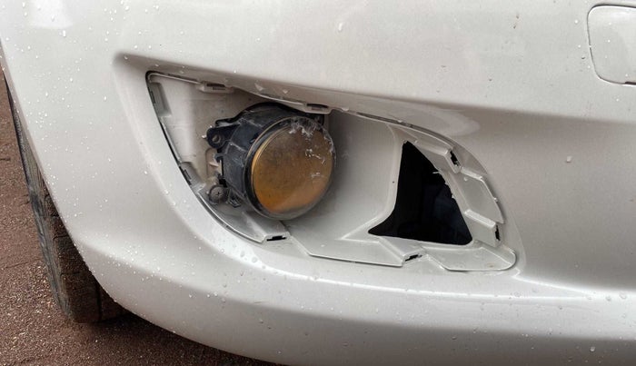 2013 Maruti Swift VXI, Petrol, Manual, 94,059 km, Right fog light - Fog Light cover missing